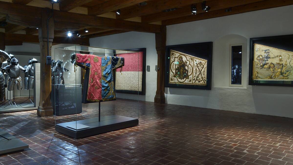 Wandhängevitrinen und freistehende Vitrinen, Museum Altes Zeughaus Solothurn | © Nicole Hänni, Museum Altes Zeughaus